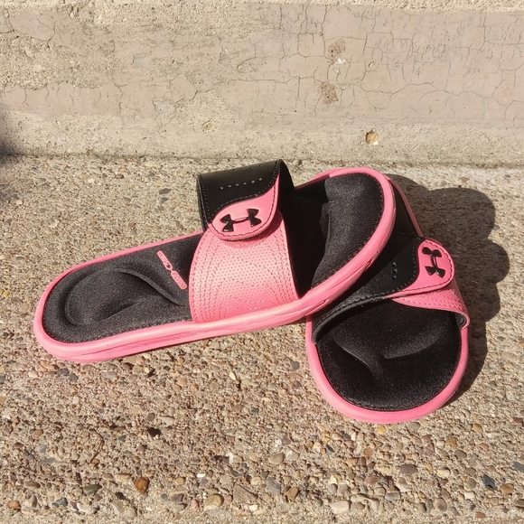 Girls Under Armore slides - Picture 3 of 11